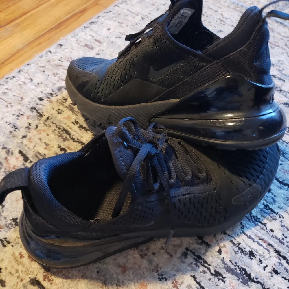 Women | Nike Air 270 Shoes - Picture 3 of 9